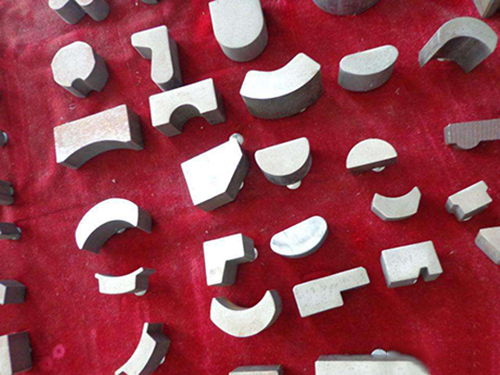 工作人員在冷拉無錫冷拉導軌過程中應按照指揮加以執行